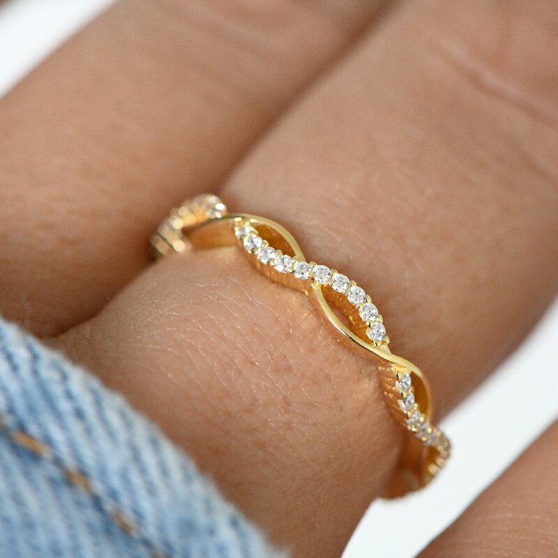 Infinity Twist Weeding Band
